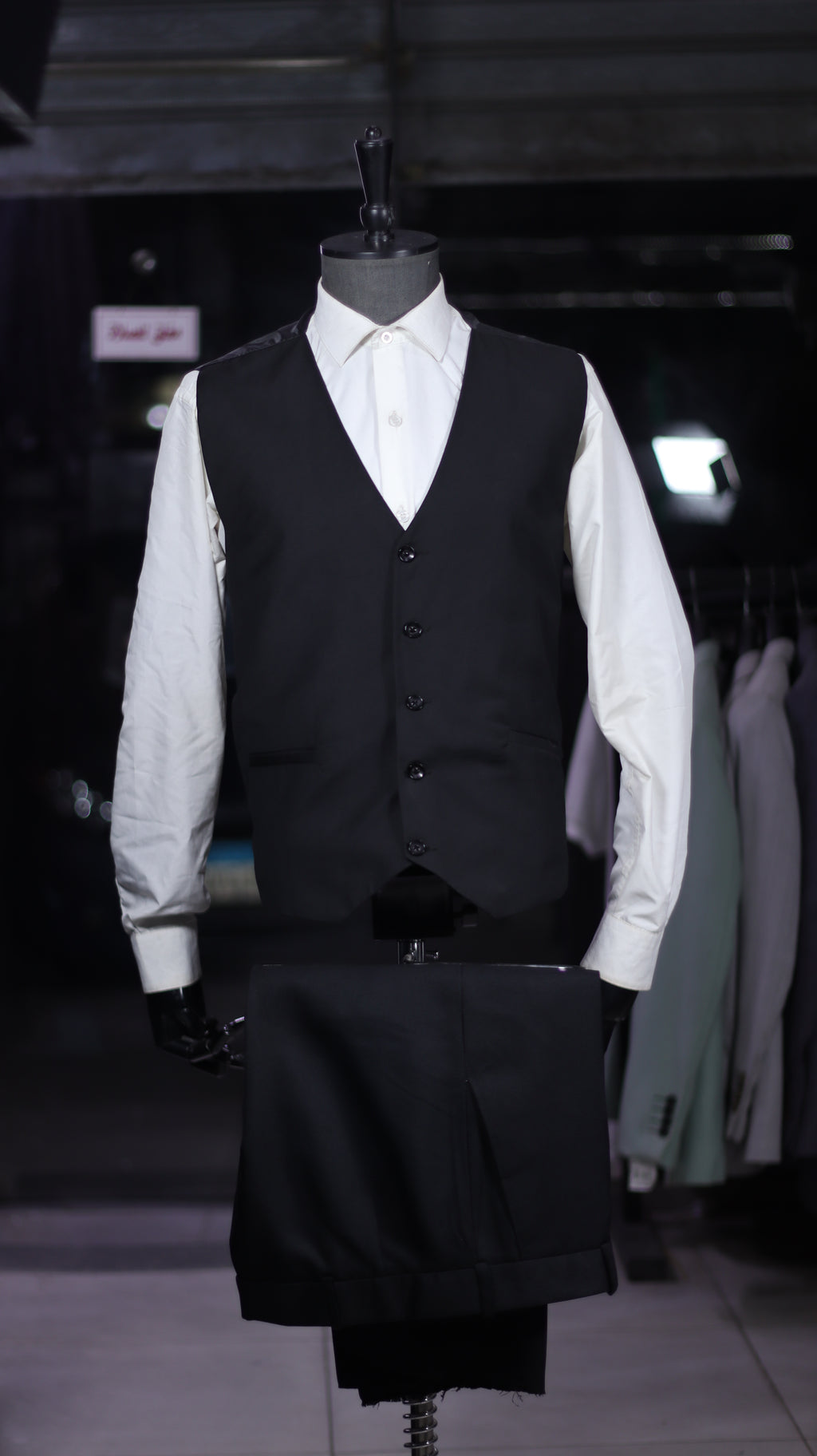 صديري رجالي أسود – قماش ناعم Slim Fit